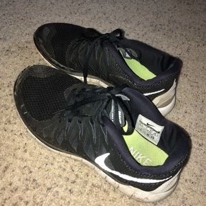 Black Nike Free Runs